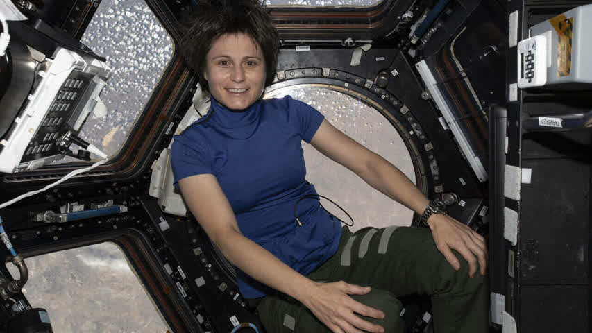 Фото - Евроастронавт впервые на МКС вышла в открытый космос в скафандре из России