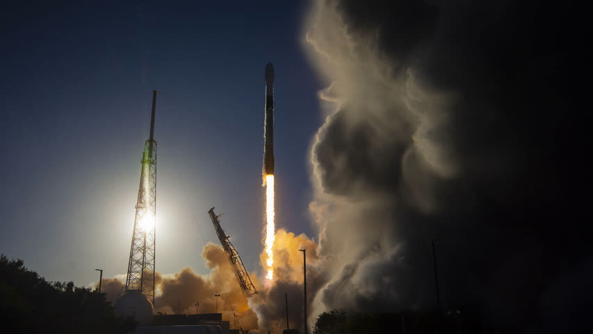 Фото - SpaceX рассмотрят как замену «Роскосмосу»