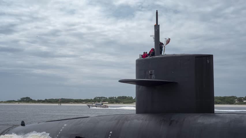 Фото - Американскую субмарину после атаки на ЧФ России защитили морскими контейнерами