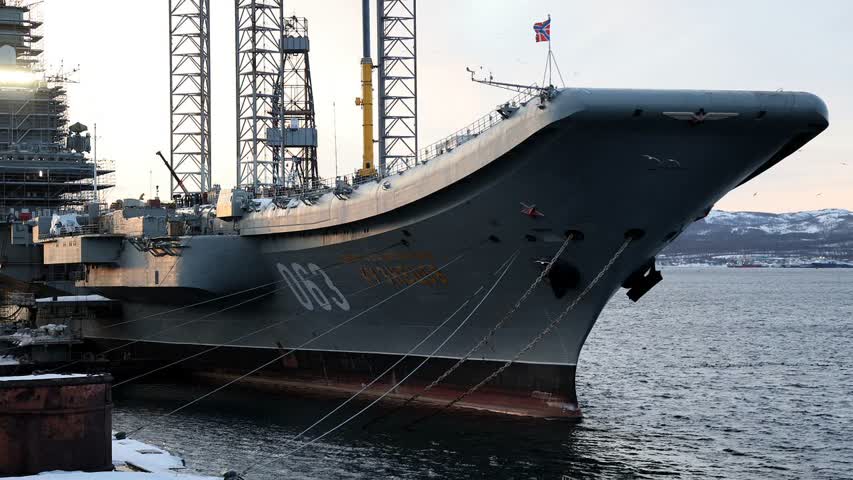 Фото - Авианесущий крейсер «Адмирал Кузнецов» передадут флоту в 2024 году